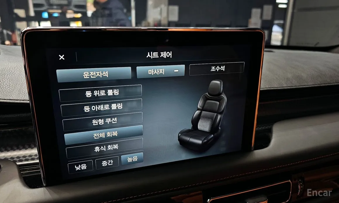 Фото 16 - Lincoln Aviator