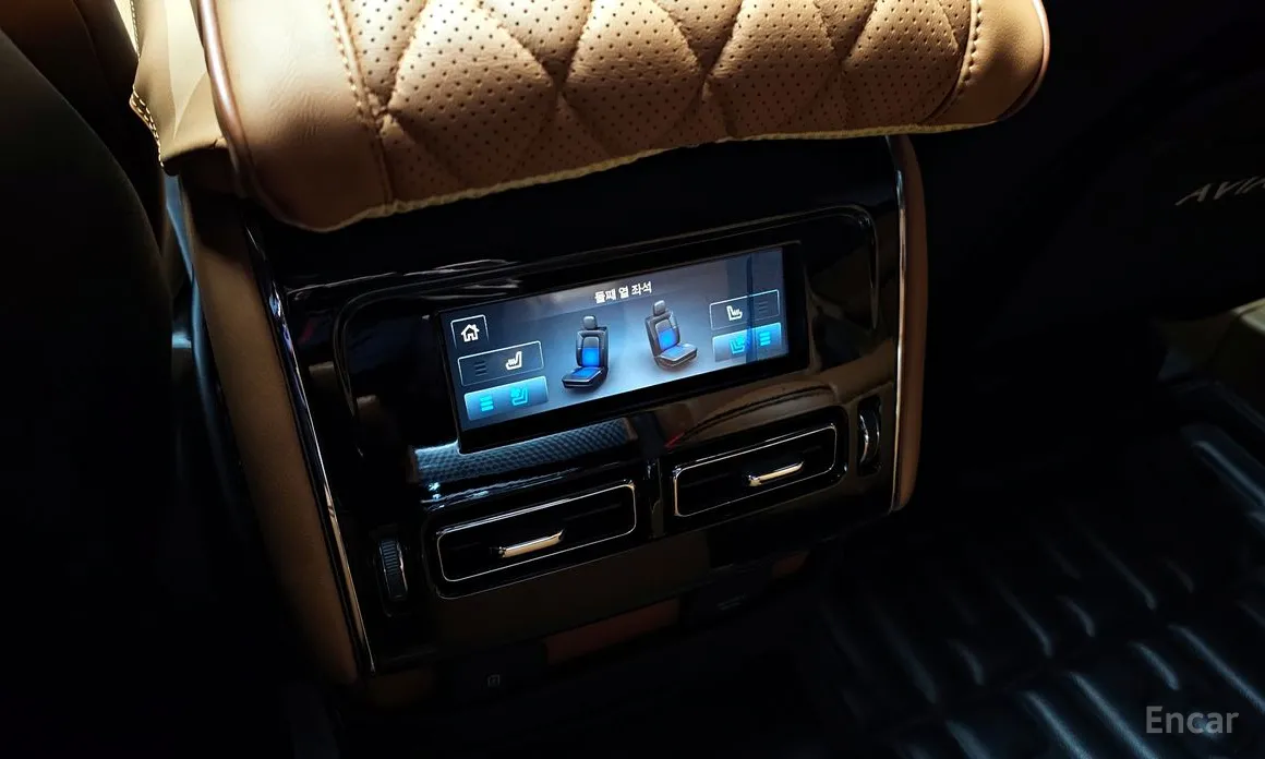 Фото 17 - Lincoln Aviator