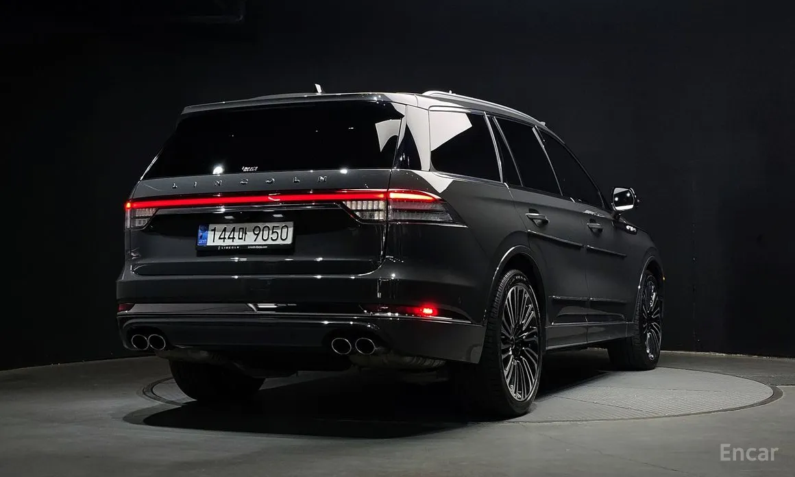 Фото 2 - Lincoln Aviator