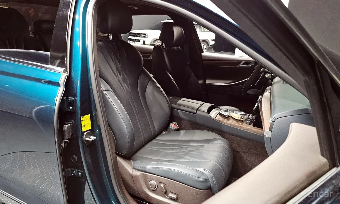 Фото 10 - Genesis G80