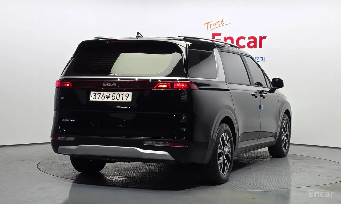 Фото 2 - Kia Carnival