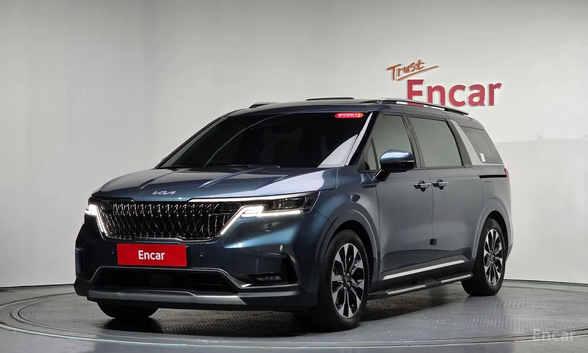 Photo 1 - Kia Carnival