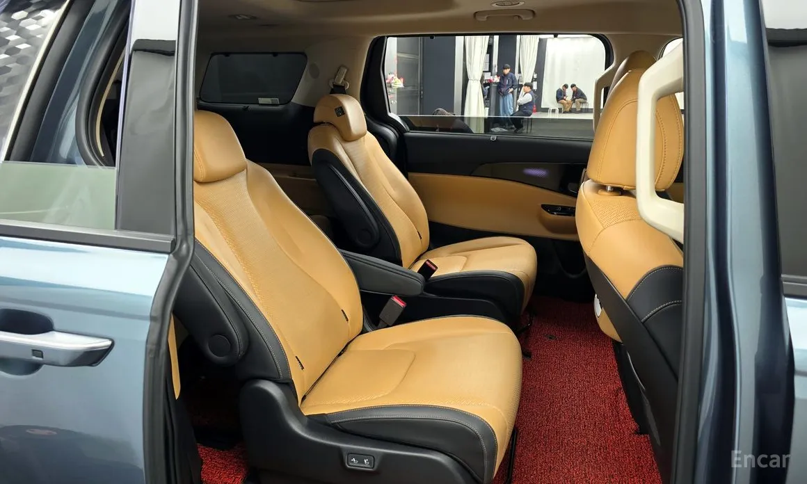 Photo 12 - Kia Carnival