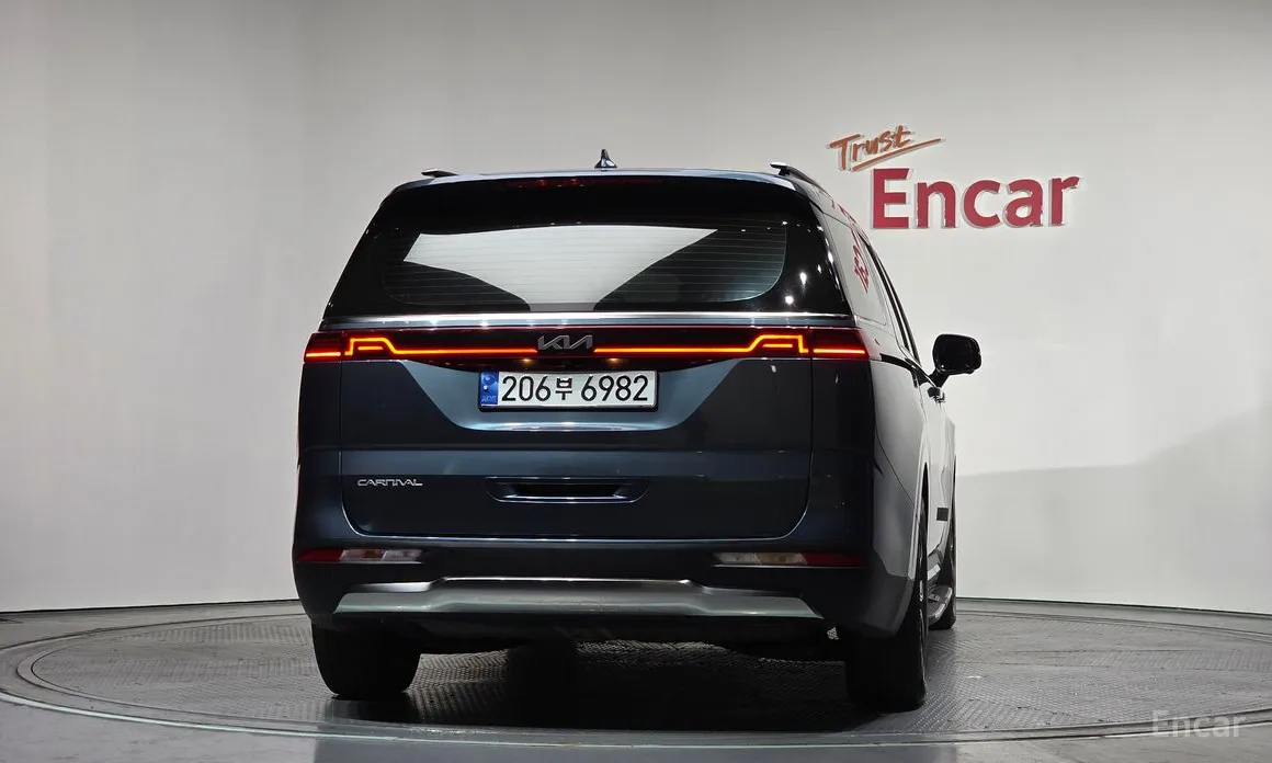 Photo 4 - Kia Carnival