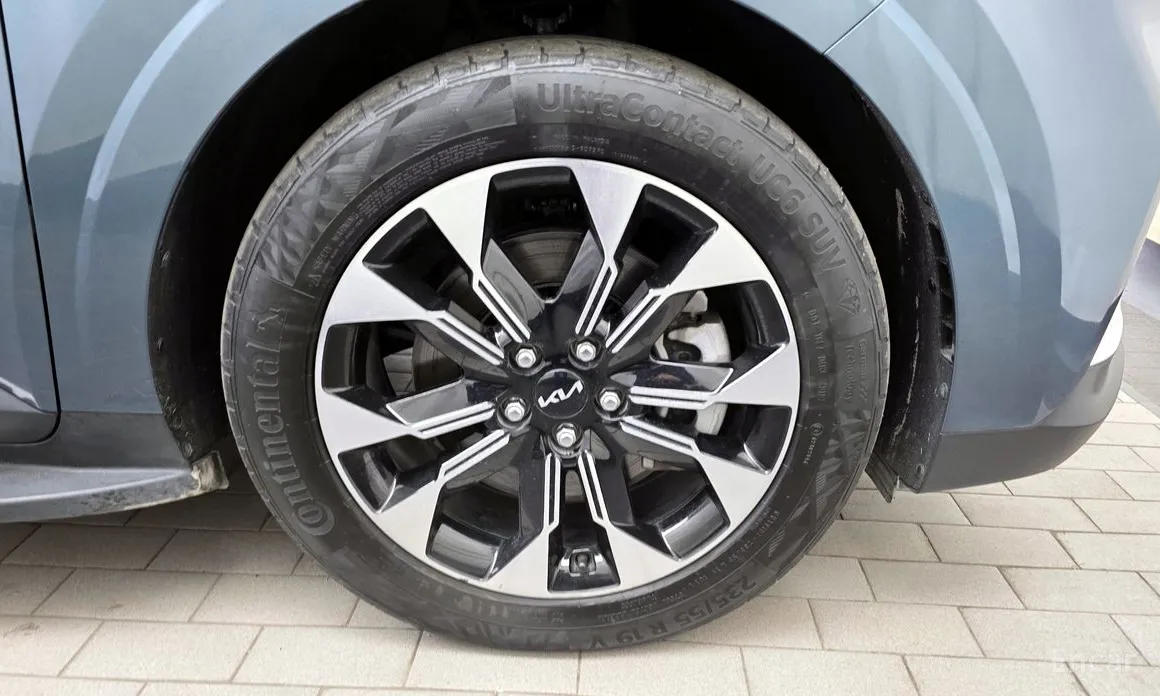 Photo 5 - Kia Carnival