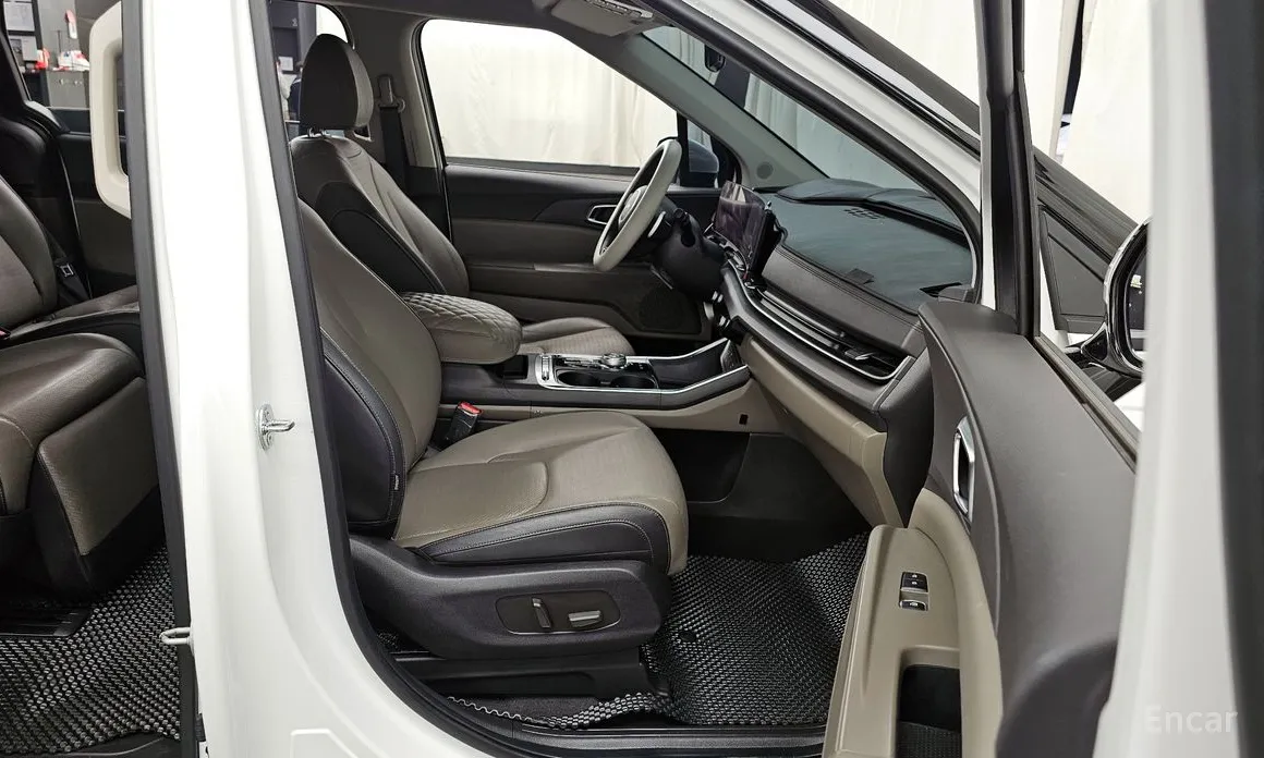 Photo 11 - Kia Carnival