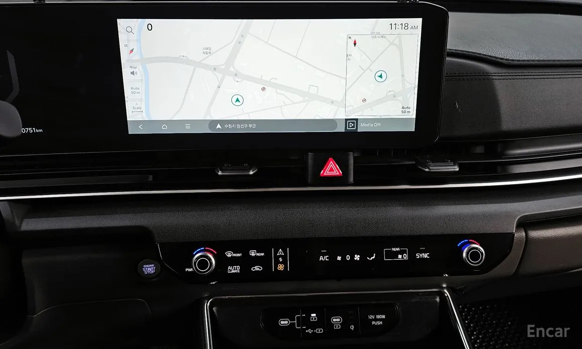 Photo 14 - Kia Carnival