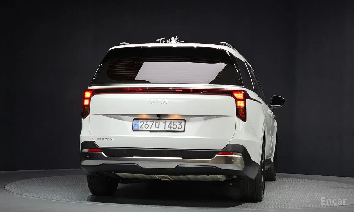 Photo 4 - Kia Carnival