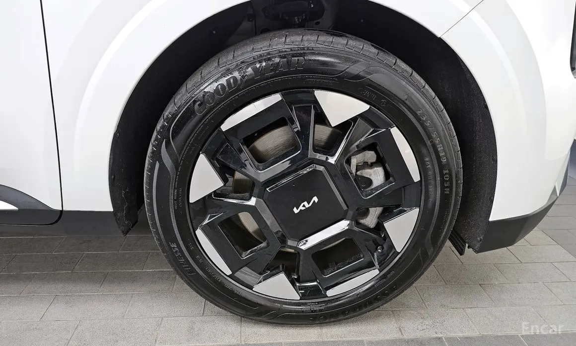 Photo 5 - Kia Carnival