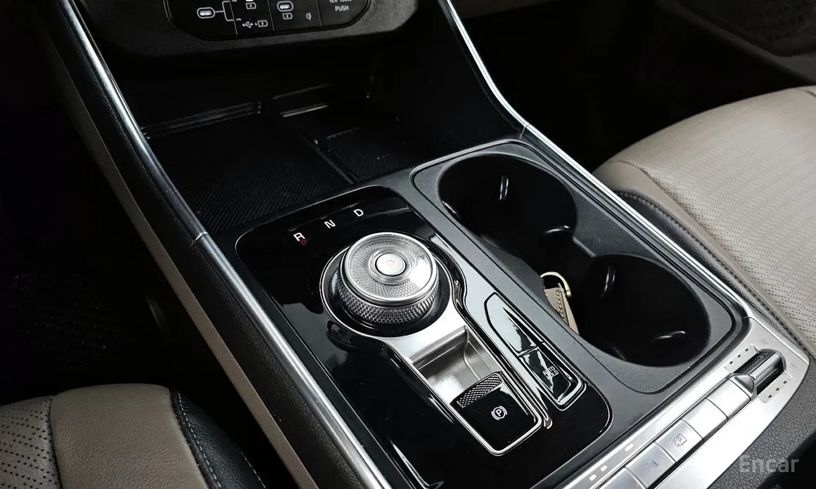 Photo 9 - Kia Carnival