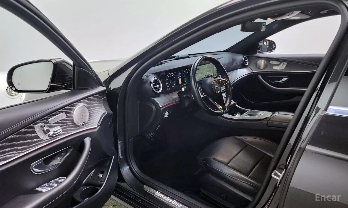 Фото 10 - Mercedes-Benz E-Class