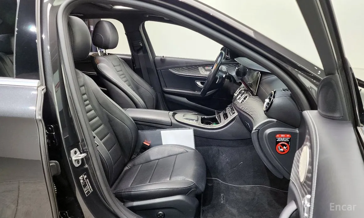 Фото 12 - Mercedes-Benz E-Class