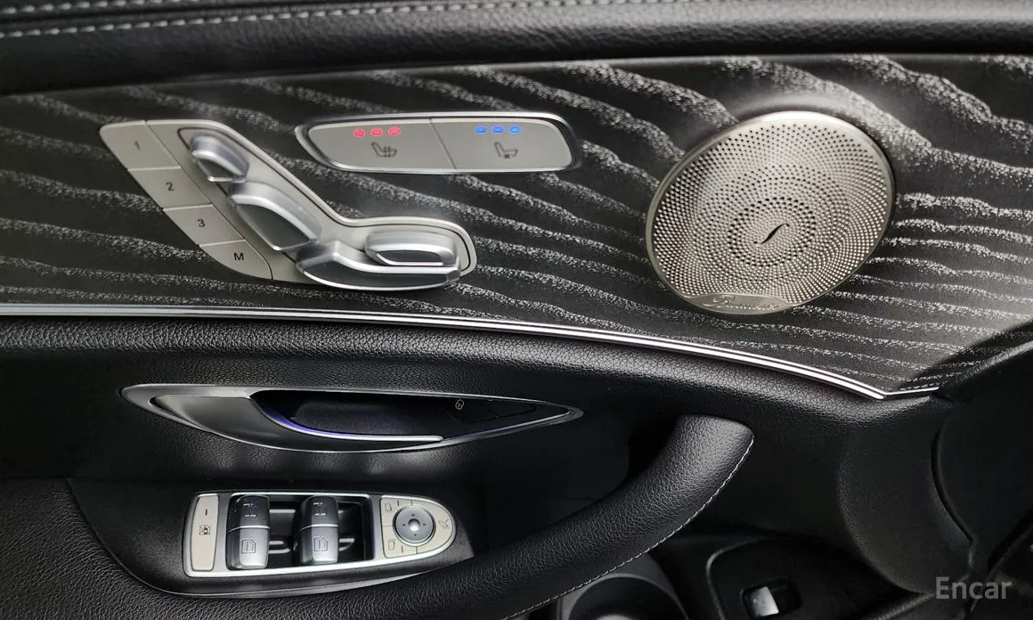 Фото 13 - Mercedes-Benz E-Class