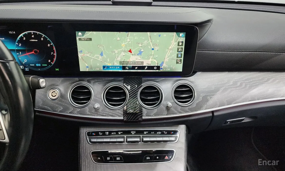 Фото 15 - Mercedes-Benz E-Class