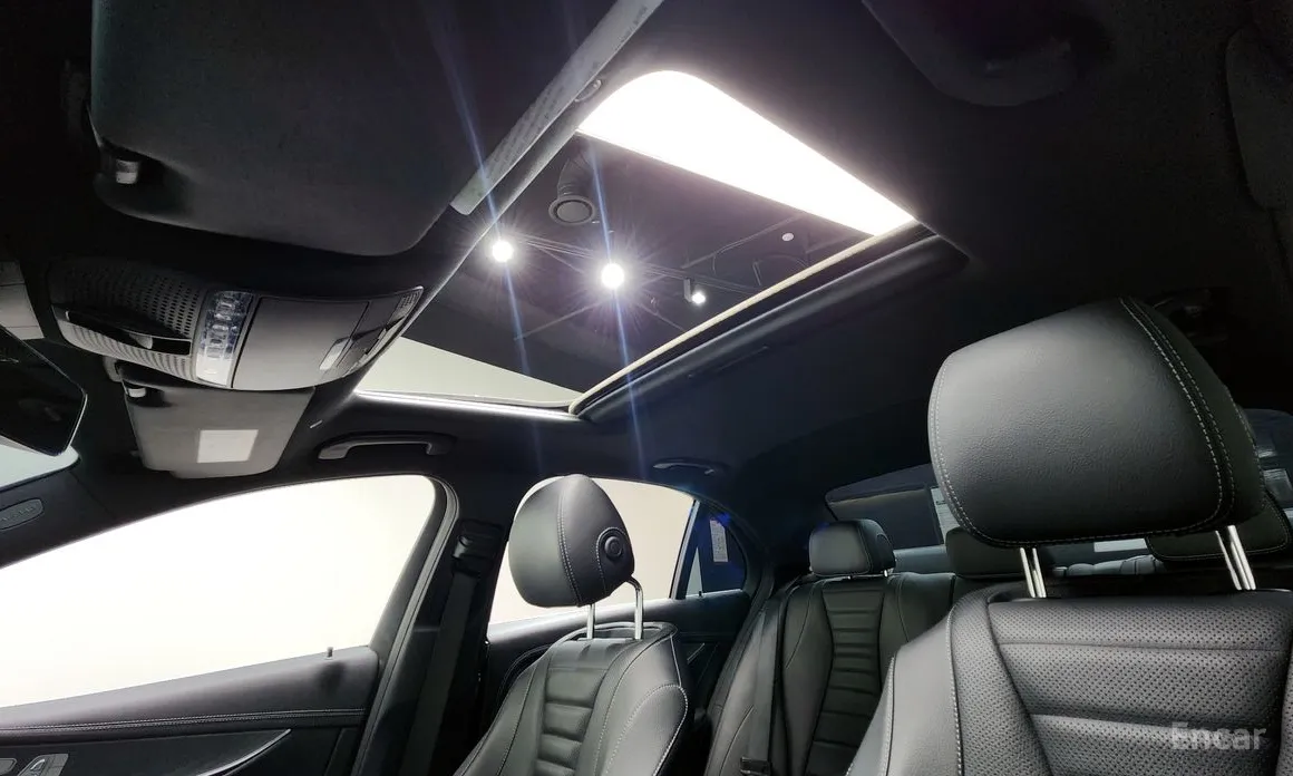 Фото 19 - Mercedes-Benz E-Class