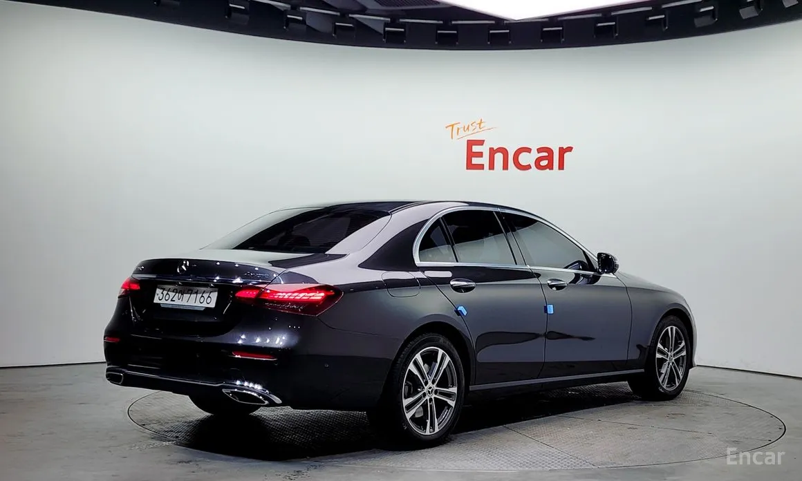 Фото 2 - Mercedes-Benz E-Class