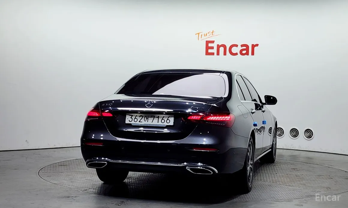 Фото 4 - Mercedes-Benz E-Class