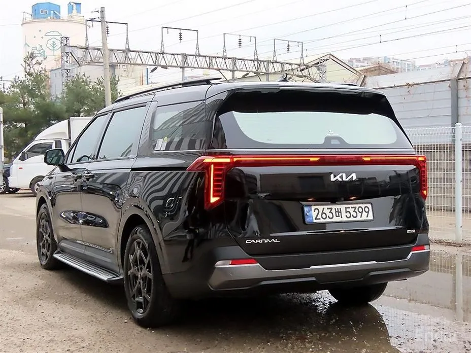 Фото 3 - Kia Carnival