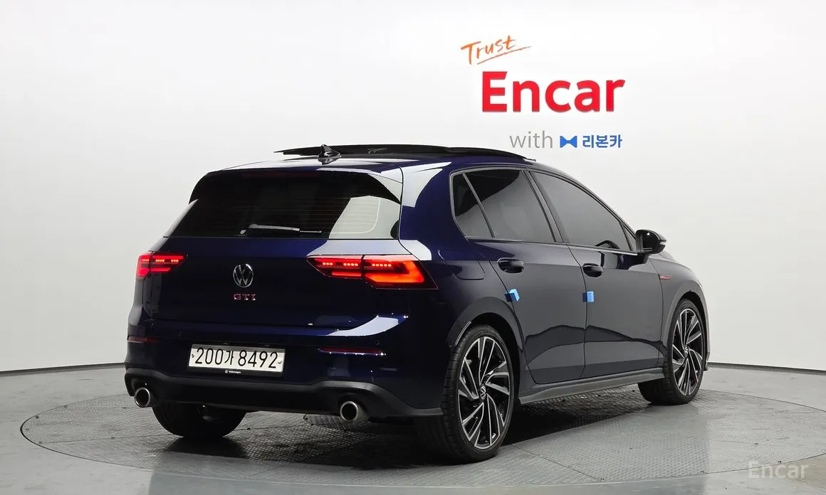 Photo 2 - Volkswagen Golf