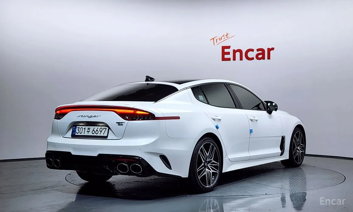 Фото 2 - Kia Stinger