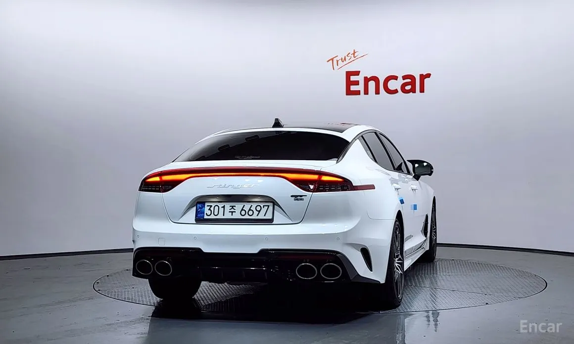 Фото 4 - Kia Stinger