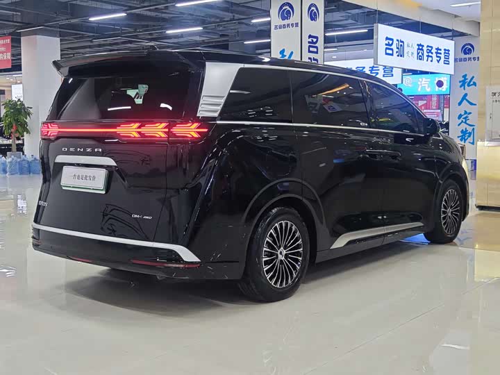 Фото 6 - Denza D9