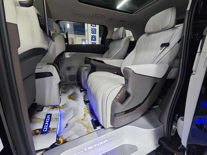 Фото 8 - Denza D9