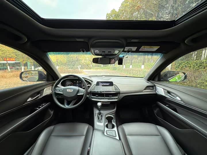 Фото 9 - Cadillac CT4