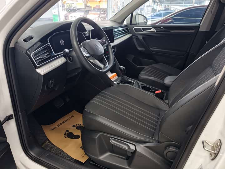 Фото 3 - Volkswagen Tiguan L Pro