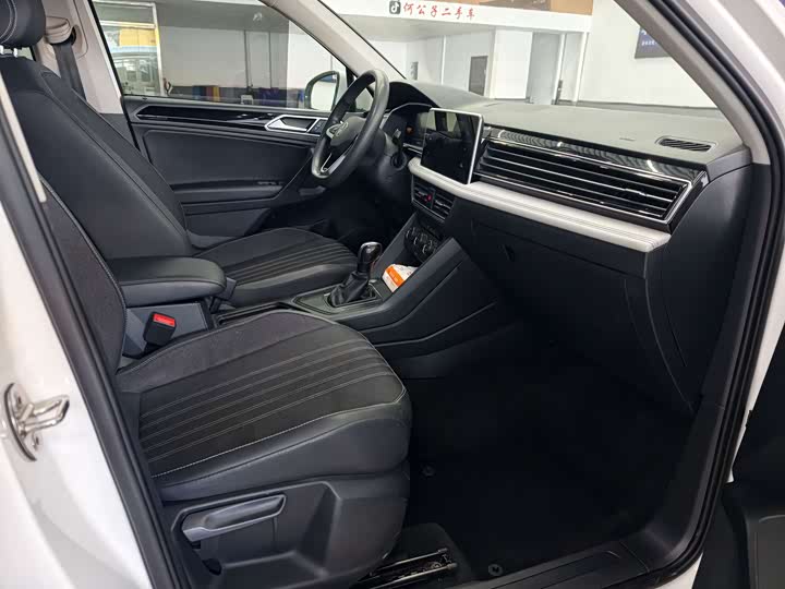 Фото 8 - Volkswagen Tiguan L Pro