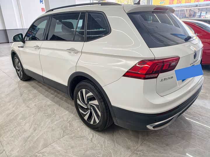 Фото 9 - Volkswagen Tiguan L Pro