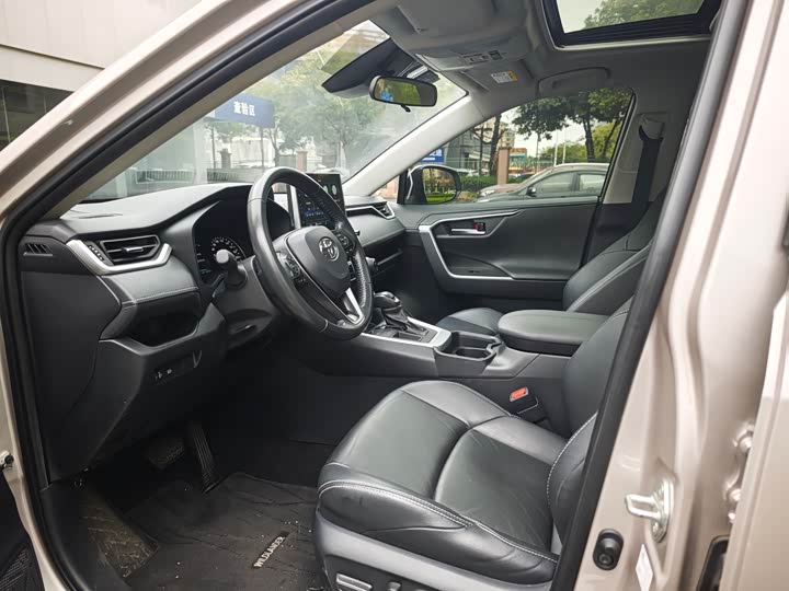 Photo 4 - Toyota Wildlander