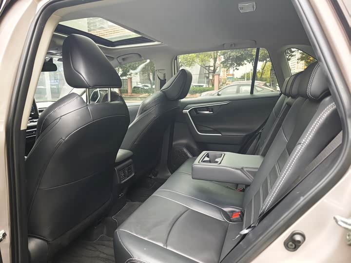 Photo 5 - Toyota Wildlander