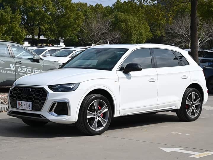 Фото 1 - Audi Q5L