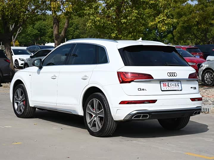 Фото 4 - Audi Q5L