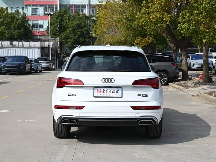 Фото 5 - Audi Q5L