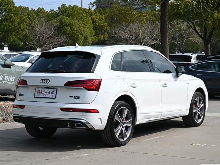Фото 6 - Audi Q5L