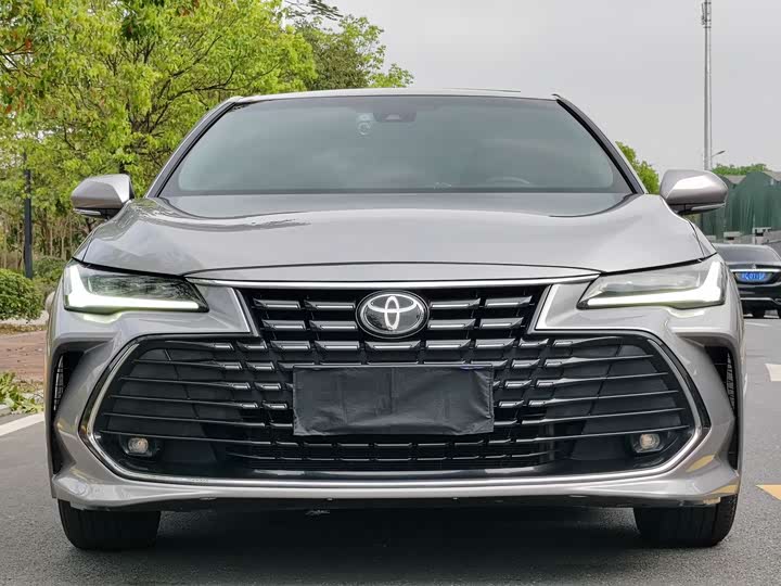 Photo 2 - Toyota Avalon