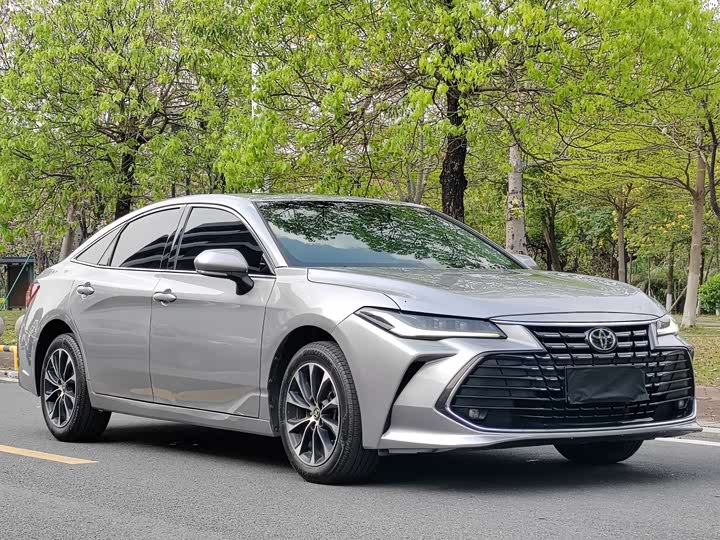 Photo 3 - Toyota Avalon