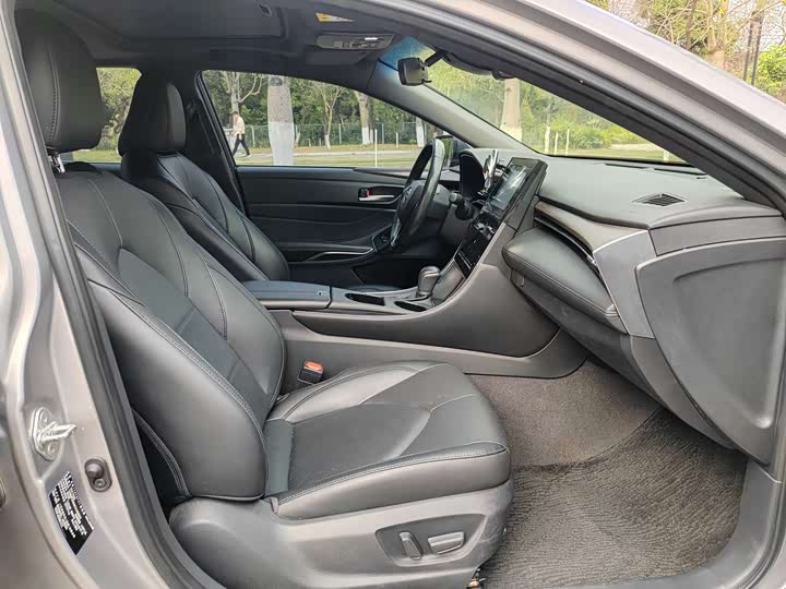 Photo 5 - Toyota Avalon