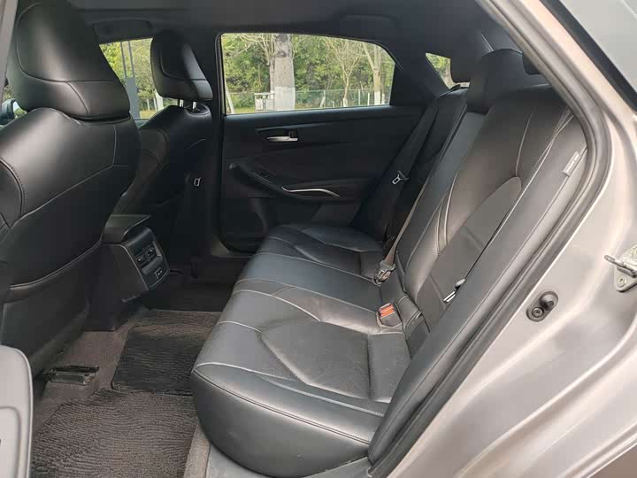 Photo 6 - Toyota Avalon