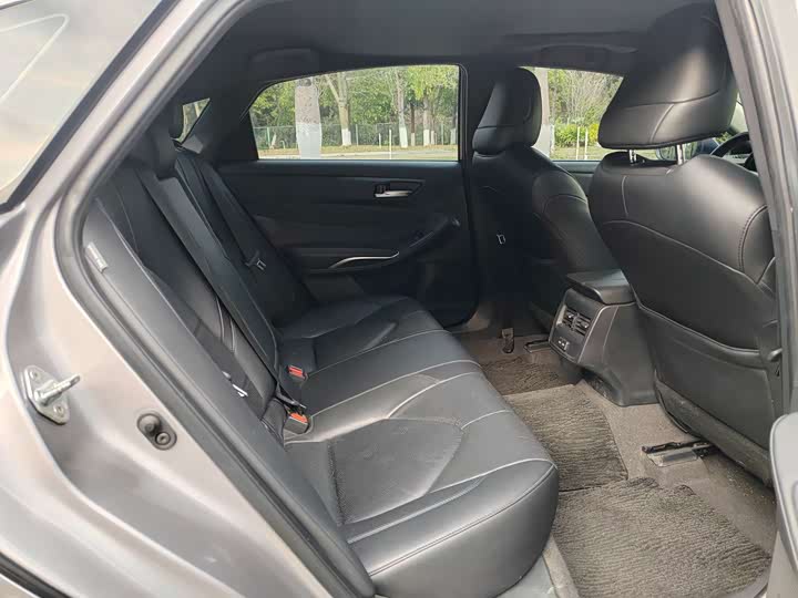 Photo 7 - Toyota Avalon