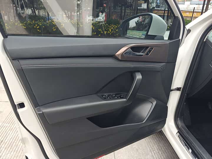 Фото 6 - Volkswagen Tharu