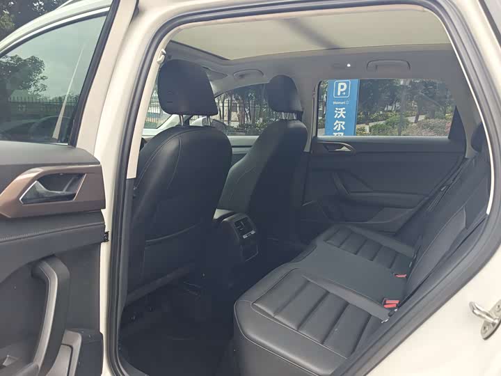 Фото 8 - Volkswagen Tharu