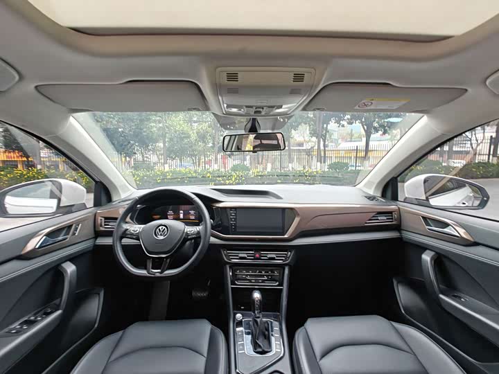 Фото 9 - Volkswagen Tharu