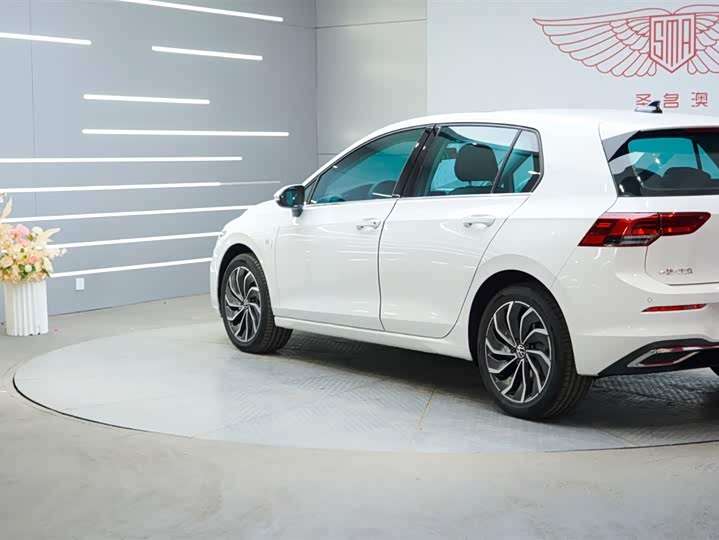 Фото 5 - Volkswagen Golf