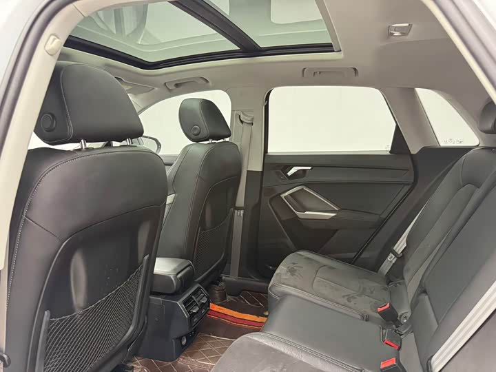 Фото 8 - Audi Q3