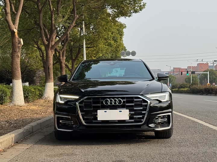 Фото 2 - Audi A6L