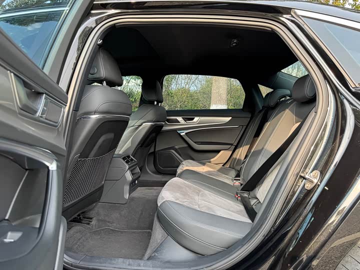 Фото 4 - Audi A6L