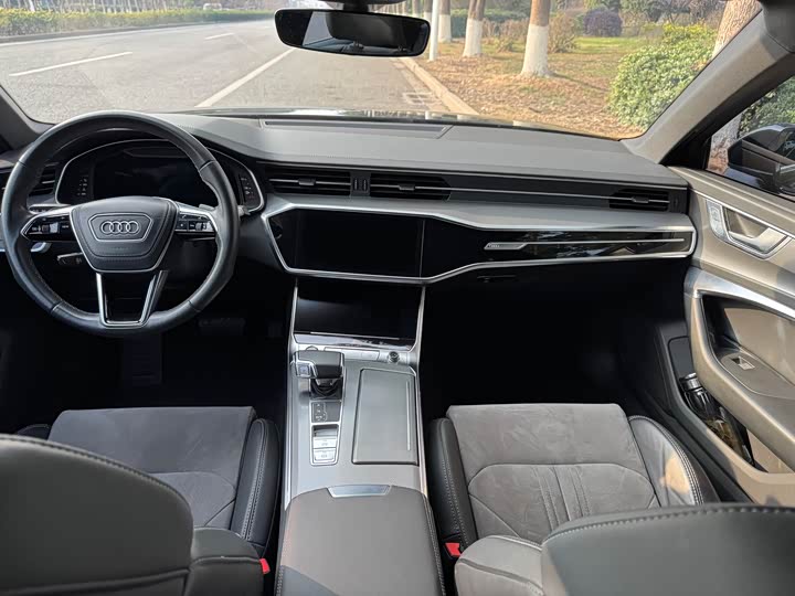 Фото 5 - Audi A6L
